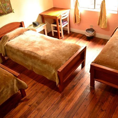 Hostal Loro Verde キト エクステリア 写真
